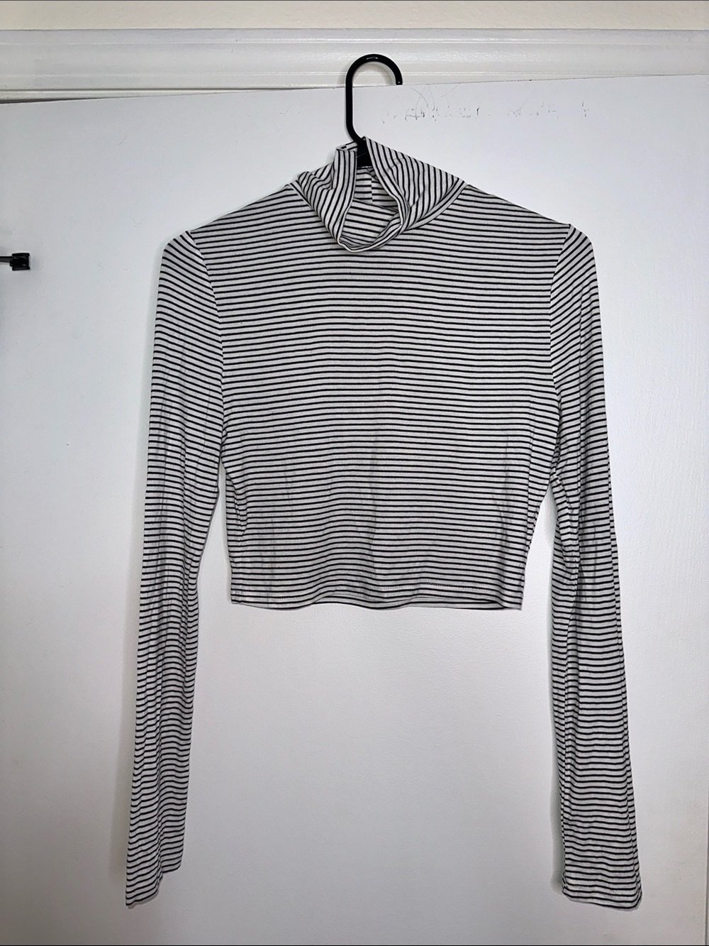 Double Zero Black & White Striped Cropped Turtleneck Long Sleeve Top